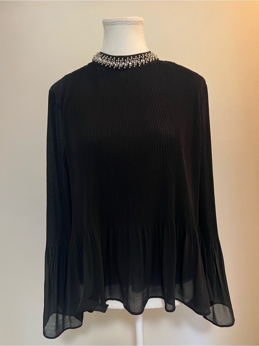 Angel Eye Black Long-Sleeve Pleated Blouse with Pearl Collar